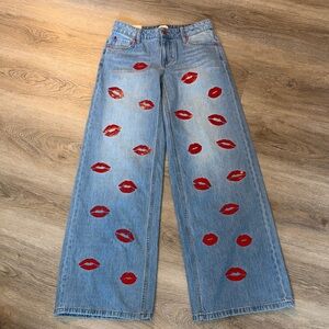 NWT Alice and Olivia- Red Lip Print Women Jeans- size 27